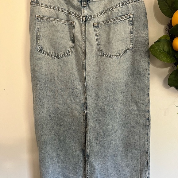 H&M light wash maxi denim skirt - Picture 2 of 3